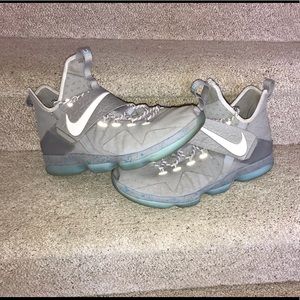 LeBron 14s back to the futures